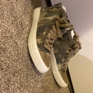 Brand new blow fish camo gold toe shoes high tops